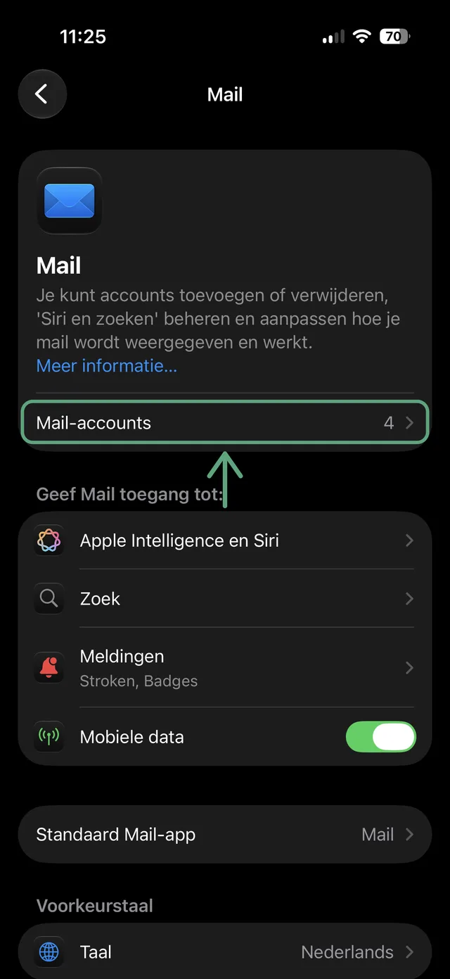 Instellingen › Apps › Mail, met de regel Mail-accounts
